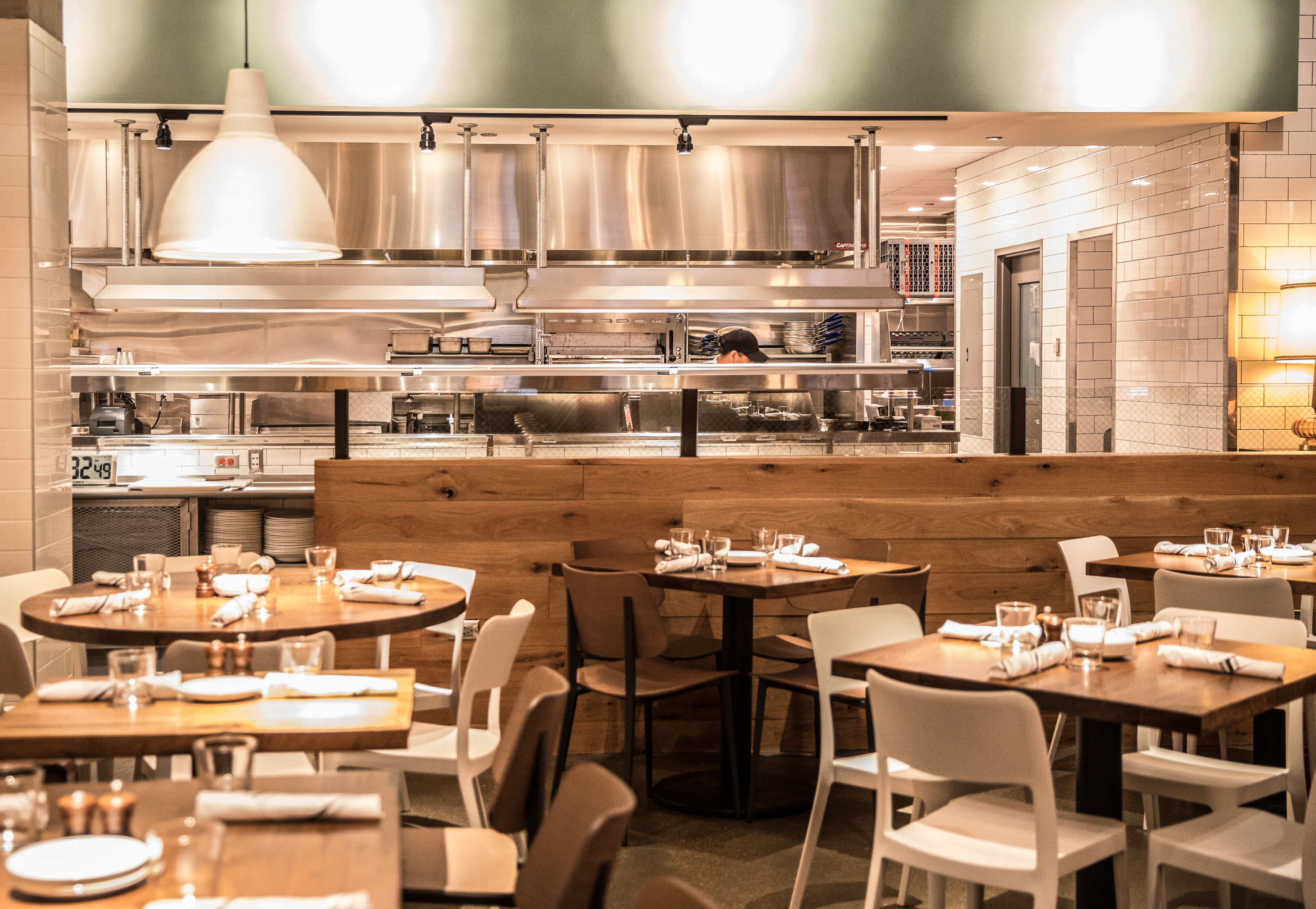 Beatrix Fulton Market — beatrixFM_diningroom_B_kitchen.jpg